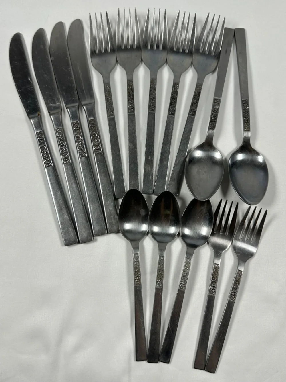 Flatware Roger Cutlery Co Stainless Japan Dorette Pattern 16 Piece 1970s